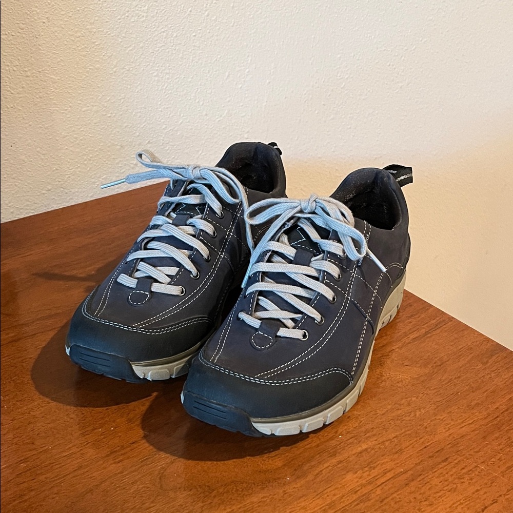 Clarks Women's Dark Gray /Navy Athletic Shoes